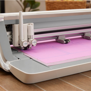 SINGER® MOMENTO™ Cutting Machine