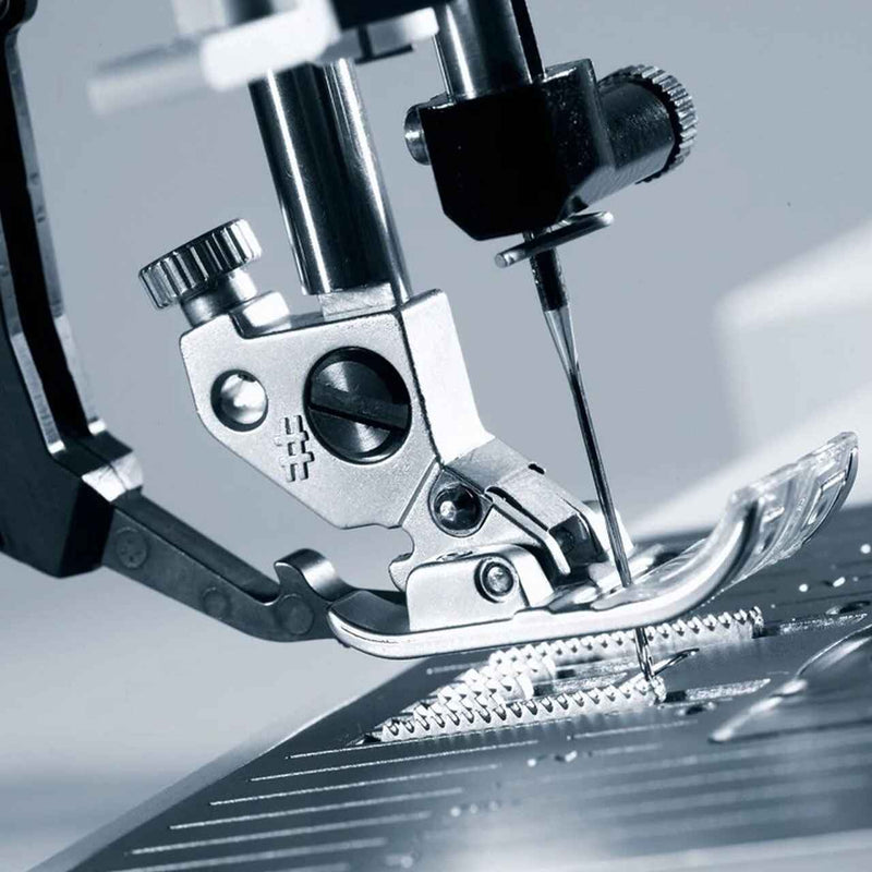 Close-up of the PFAFF Original IDT integrated dual-feed mechanism