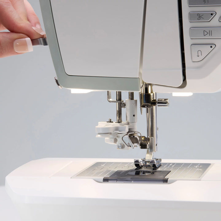 HV-Topaz55Q-AutomaticNeedleThreader-1800x1800.jpg