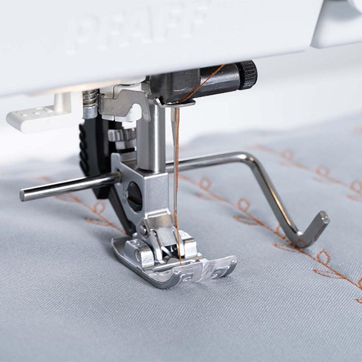 26780_PFAFF_Edge-Guide,-Quilting-Guide_820251096_In-Action.jpg