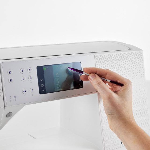 PFAFF® Color Touch Screen
